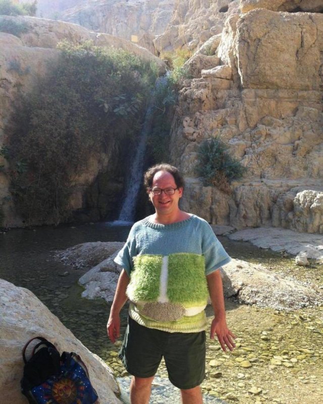 Guy Creates Sweater Copies Of Famous Places And Then Travels There (24 pics) Guy Creates Sweater Copies Of Famous Places And Then Travels There (24 pics)