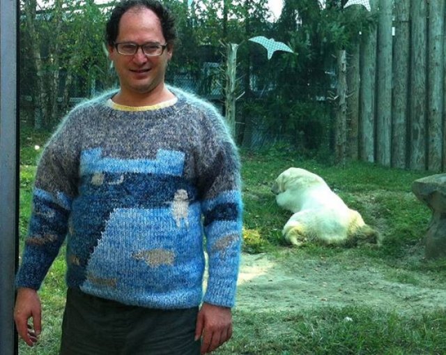 Guy Creates Sweater Copies Of Famous Places And Then Travels There (24 pics) Guy Creates Sweater Copies Of Famous Places And Then Travels There (24 pics)