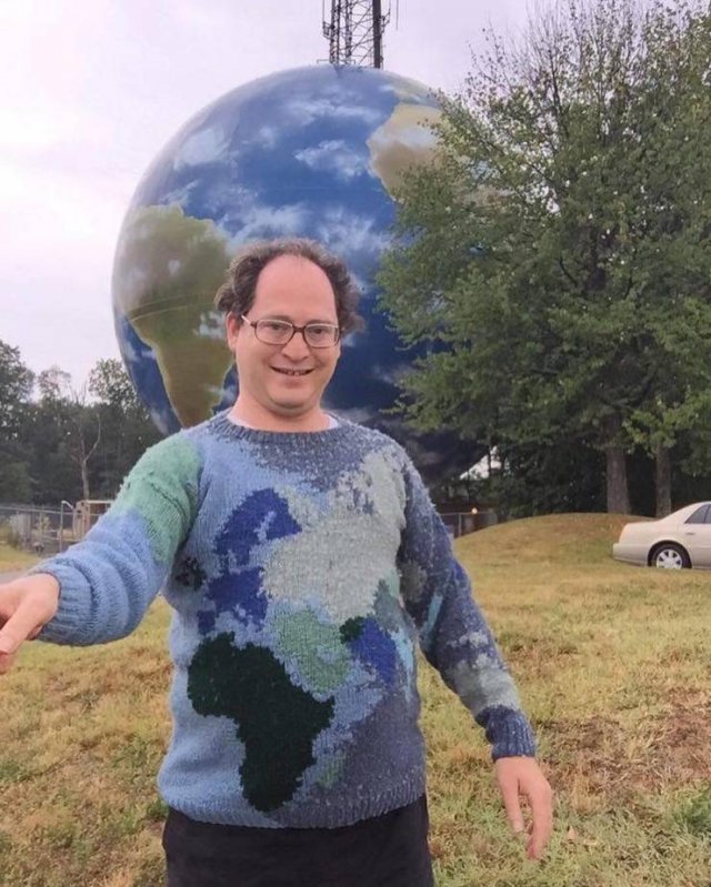 Guy Creates Sweater Copies Of Famous Places And Then Travels There (24 pics) Guy Creates Sweater Copies Of Famous Places And Then Travels There (24 pics)