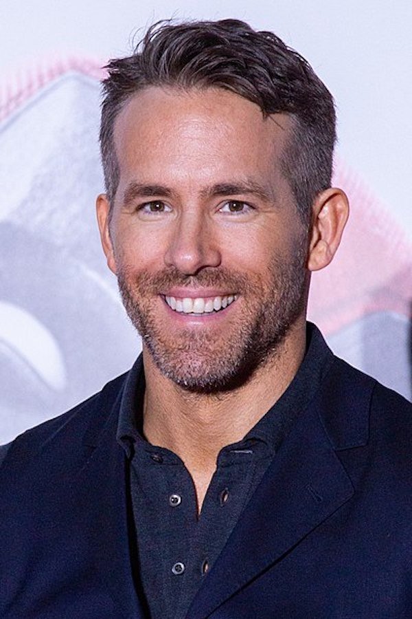 Ryan Reynolds Writes Funny Fake Amazon Review For His Gin (4 pics)