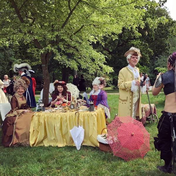 Photos From A Goth Festival (29 pics)