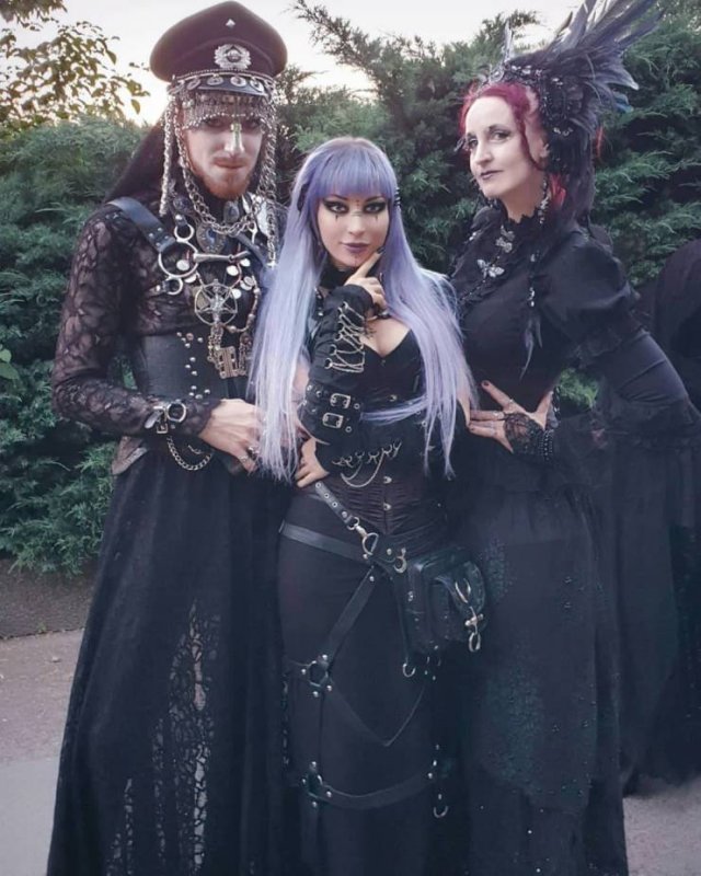 Photos From A Goth Festival (29 pics)