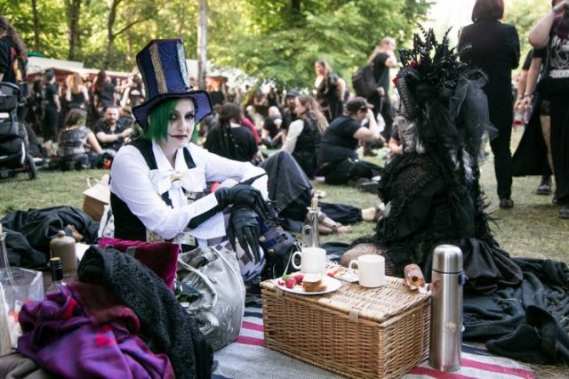 Photos From A Goth Festival (29 pics)