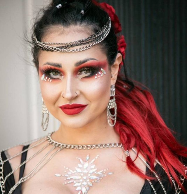 Photos From A Goth Festival (29 pics)