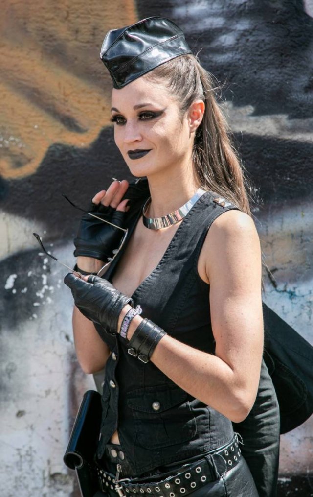 Photos From A Goth Festival (29 pics)