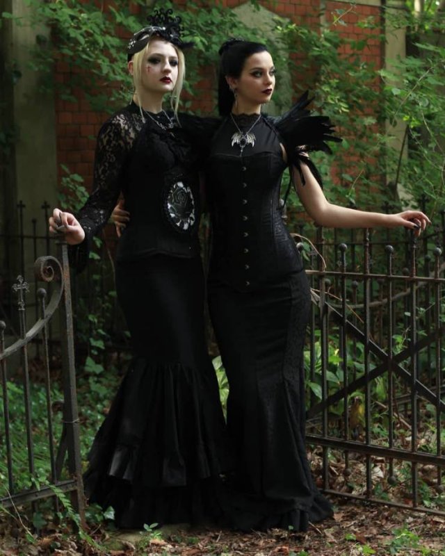 Photos From A Goth Festival (29 pics)