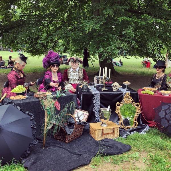 Photos From A Goth Festival (29 pics)