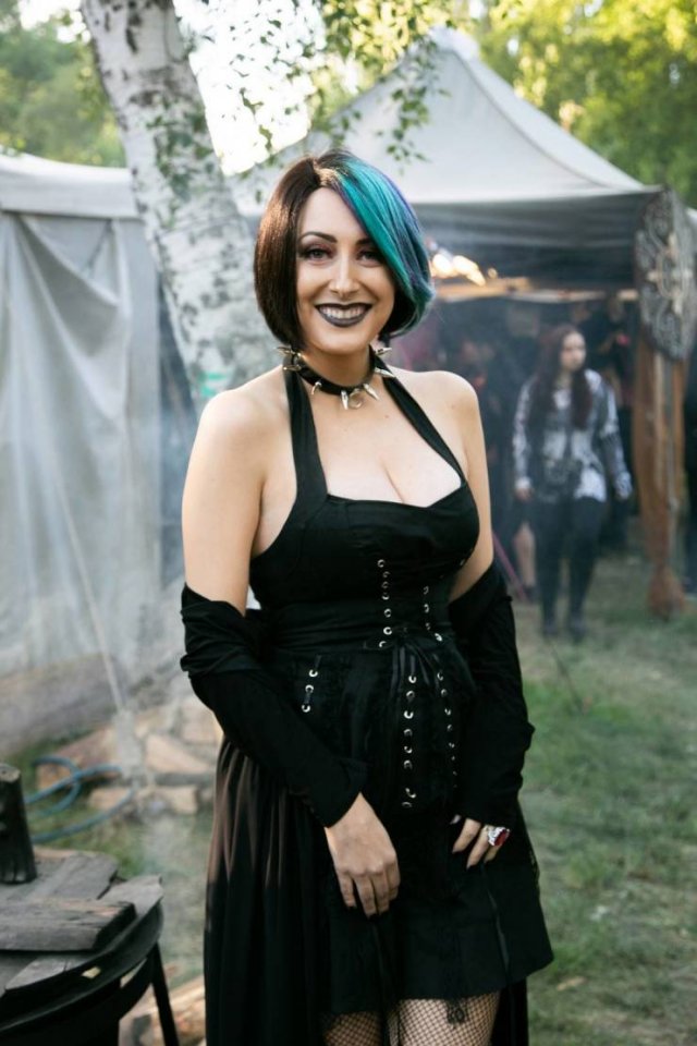 Photos From A Goth Festival (29 pics)