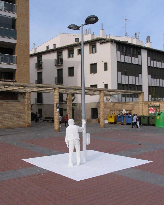 Artist Places Mannequins Around The World Just To Mess With People (30 pics)