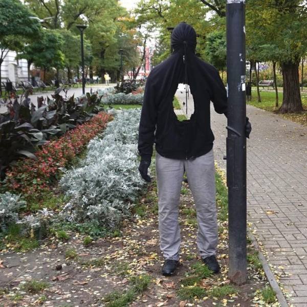 Artist Places Mannequins Around The World Just To Mess With People (30 pics)