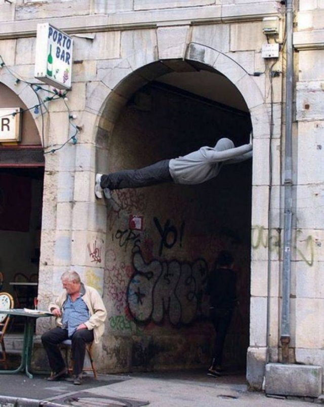 Artist Places Mannequins Around The World Just To Mess With People (30 pics)