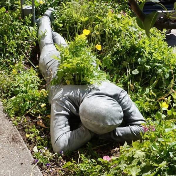 Artist Places Mannequins Around The World Just To Mess With People (30 pics)