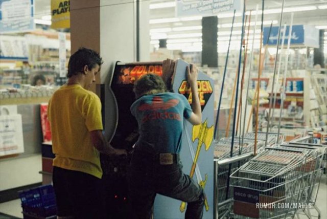 American Malls In The 80’s (22 pics)