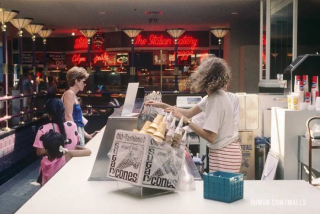 American Malls In The 80’s (22 pics)