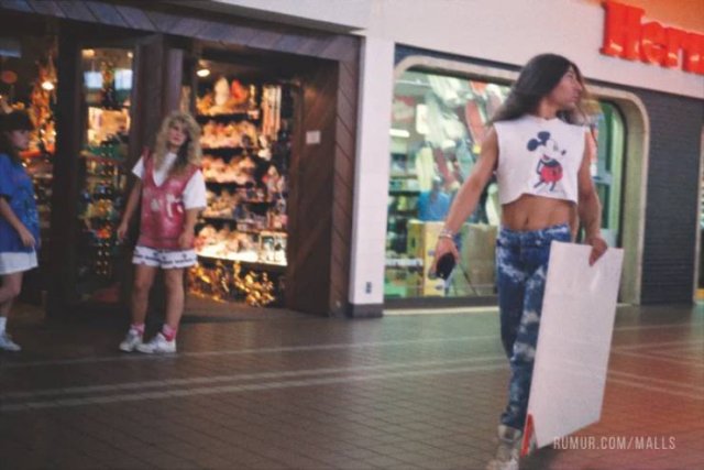 American Malls In The 80’s (22 pics)