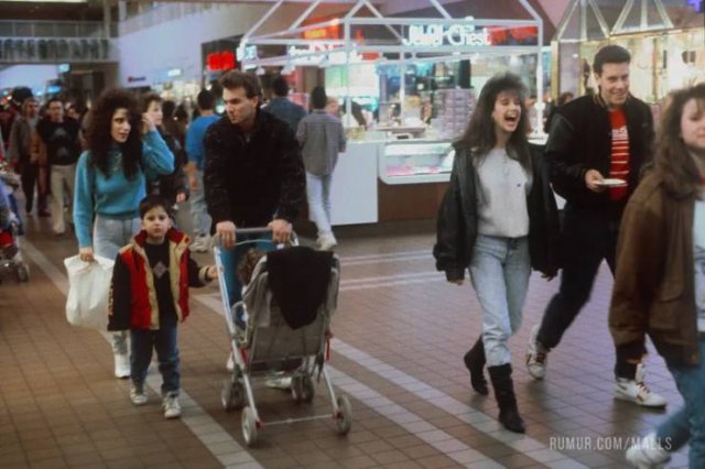 American Malls In The 80’s (22 pics)