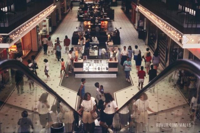 American Malls In The 80’s (22 pics)