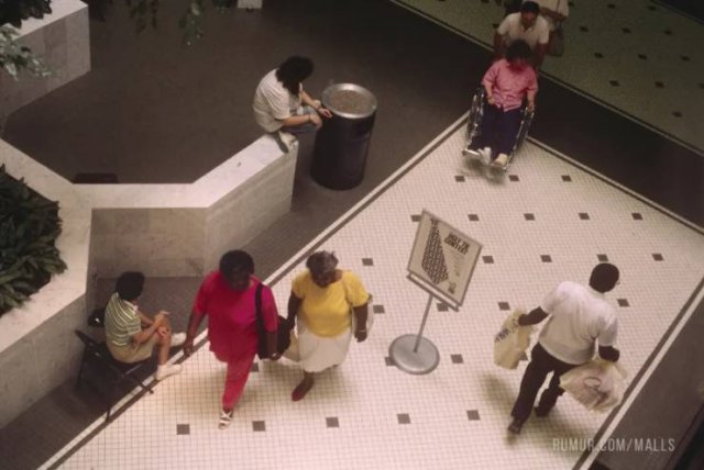 American Malls In The 80’s (22 pics)