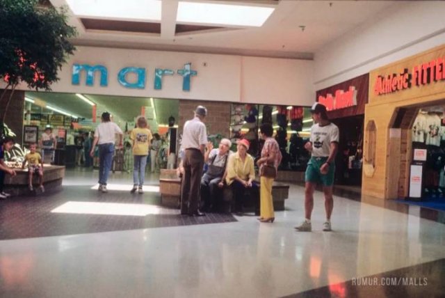 American Malls In The 80’s (22 pics)
