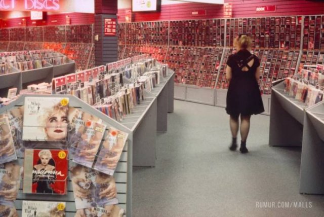 American Malls In The 80’s (22 pics)