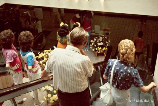 American Malls In The 80’s (22 pics)
