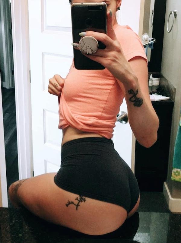 Rear View (45 pics)