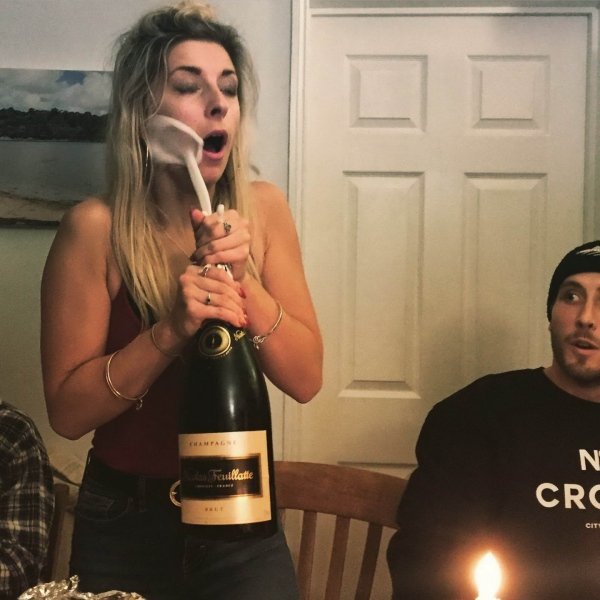 Women And Alcohol (18 pics)
