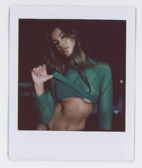 Girls Tugging (34 pics)