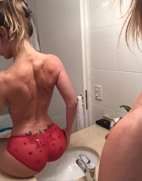 Hot Girls From Behind (50 pics)