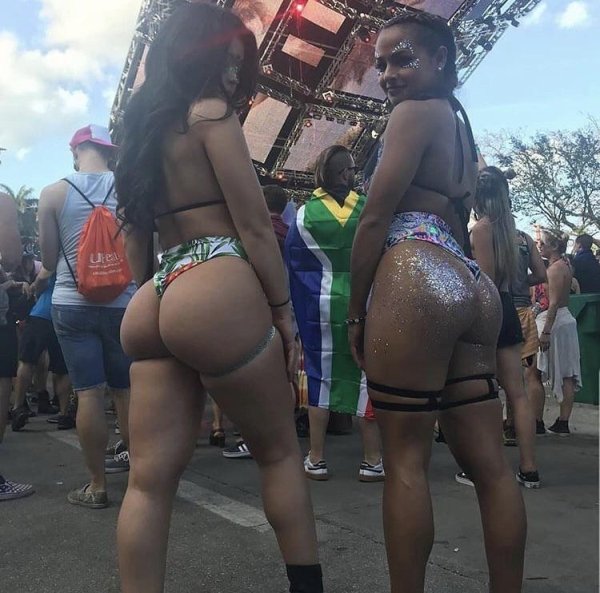 Festival Girls (34 pics)