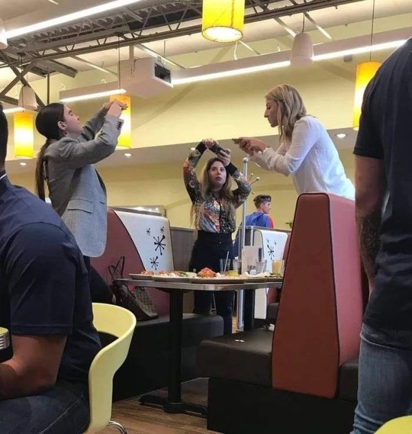 What People Do For Social Media (33 pics) What People Do For Social Media (33 pics)