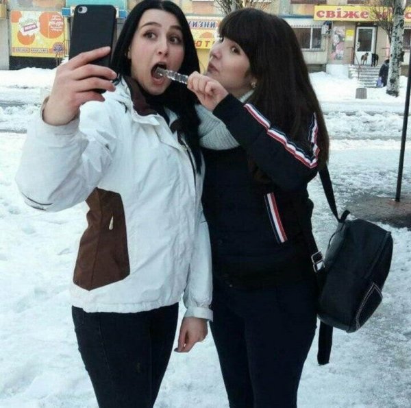 What People Do For Social Media (33 pics)