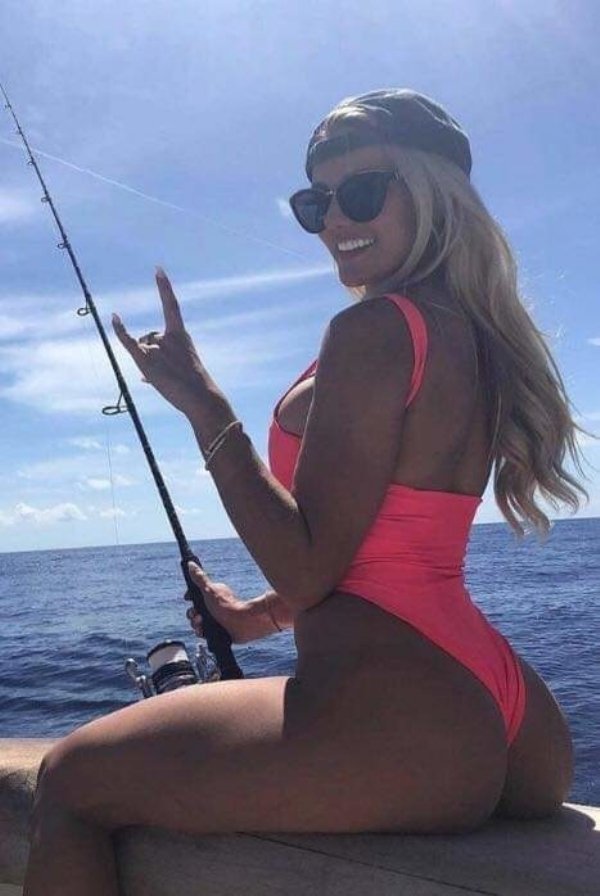 Girls Gone Fishing (33 pics)