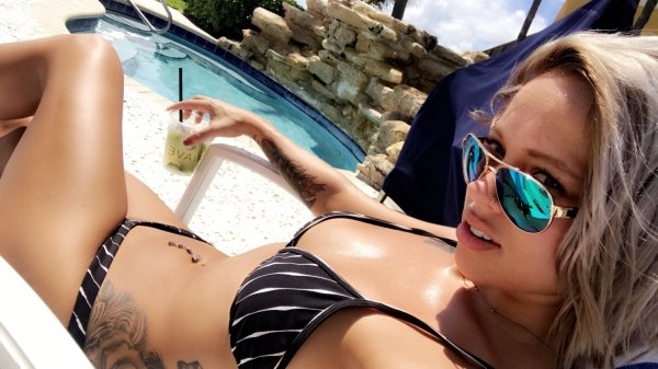 Bikini Girls (77 pics)