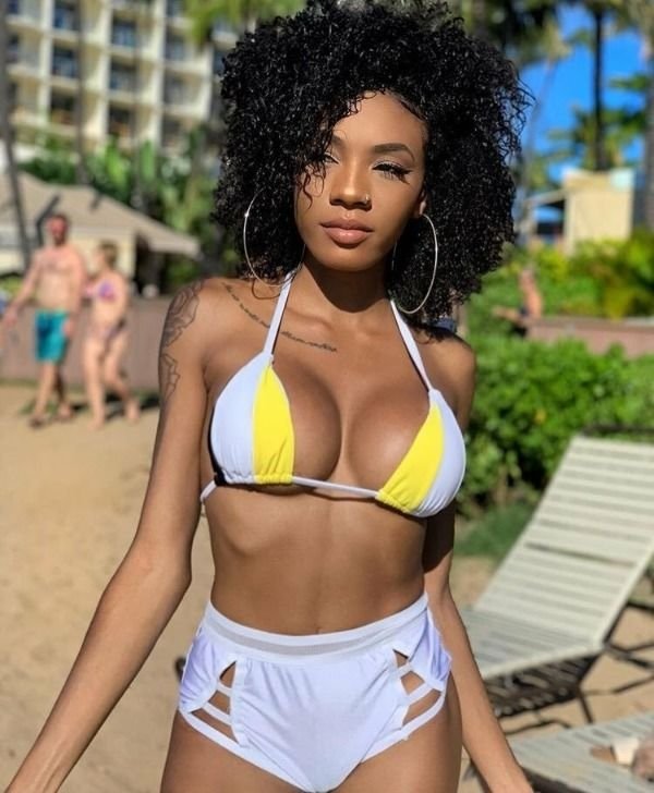 Bikini Girls (77 pics)