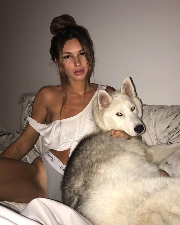Girls And Their Pets (32 pics)