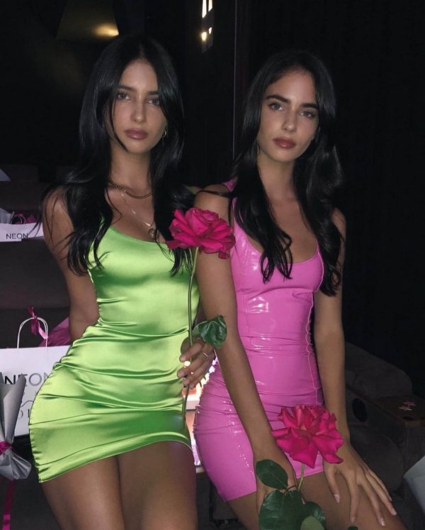 The Hottest Dresses Ever (48 pics)