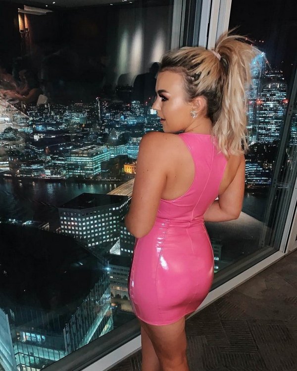 The Hottest Dresses Ever (48 pics)