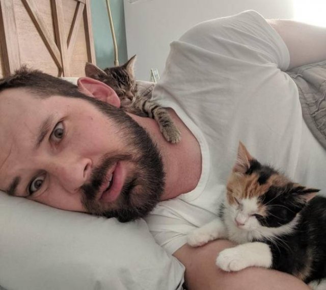 Everyone Needs A Pet (20 pics) Everyone Needs A Pet (20 pics)