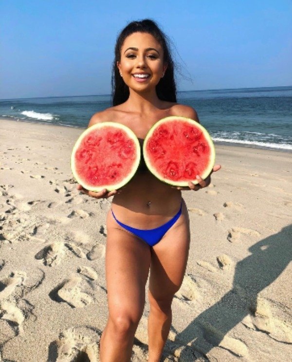 Bikini Girls (74 pics)
