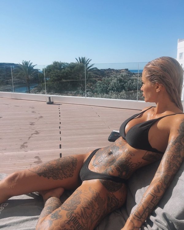 Girls With Tattoos (60 pics)