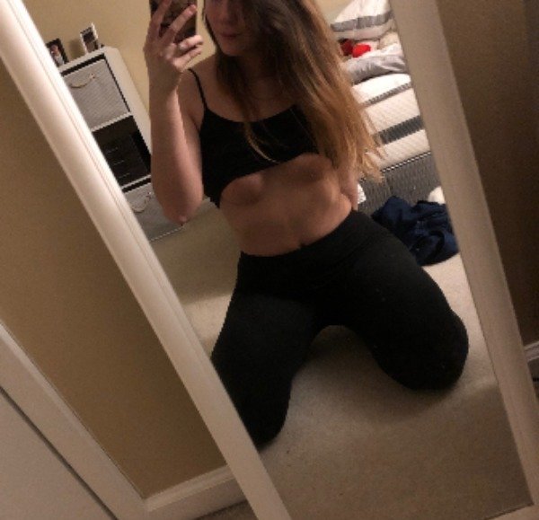 Who Needs A Bra Anyway (40 pics)