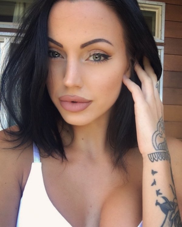 Girls With Tattoos (60 pics)