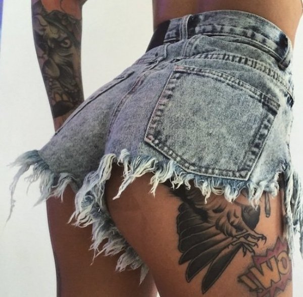 Girls With Tattoos (60 pics)