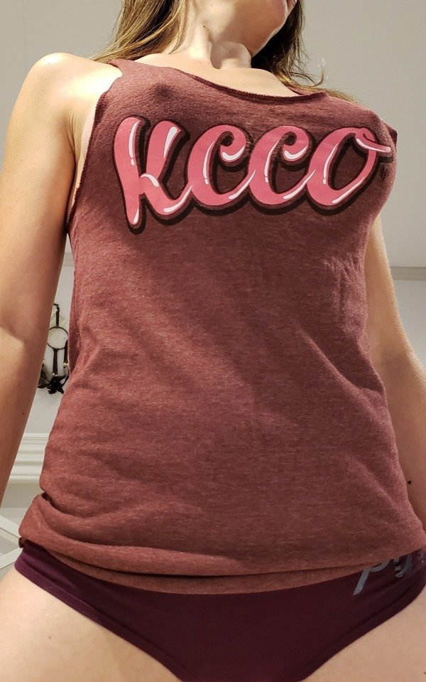 Who Needs A Bra Anyway (40 pics)