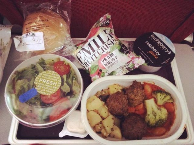 Economy Class Food Vs Business Class Food (38 pics)