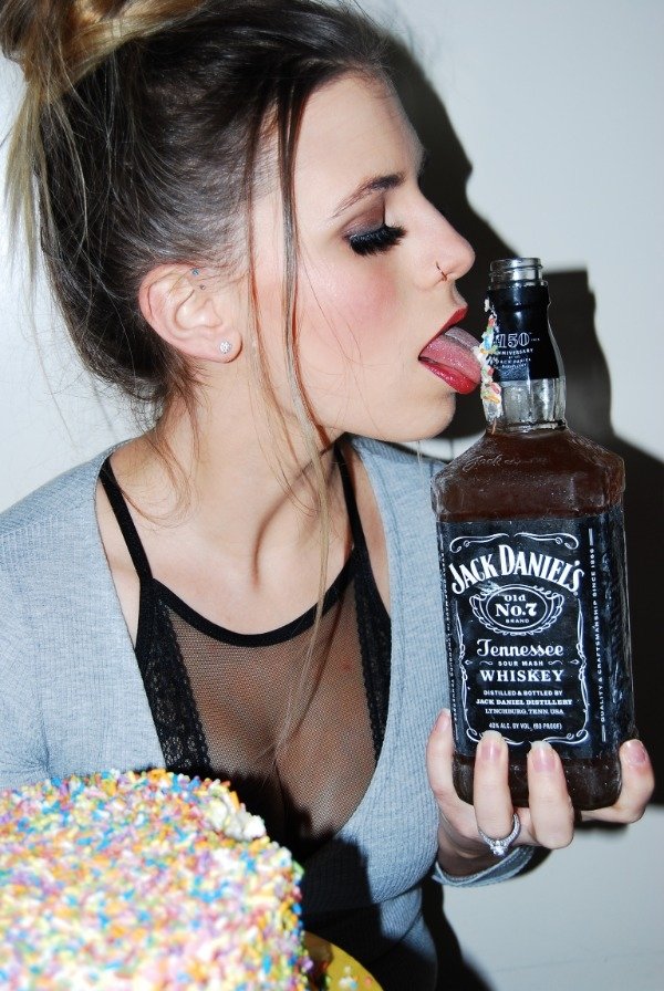 Girls Got Drinks (28 pics)