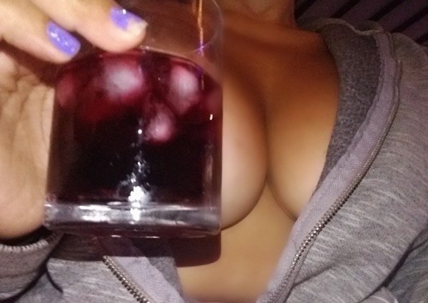 Girls Got Drinks (28 pics)