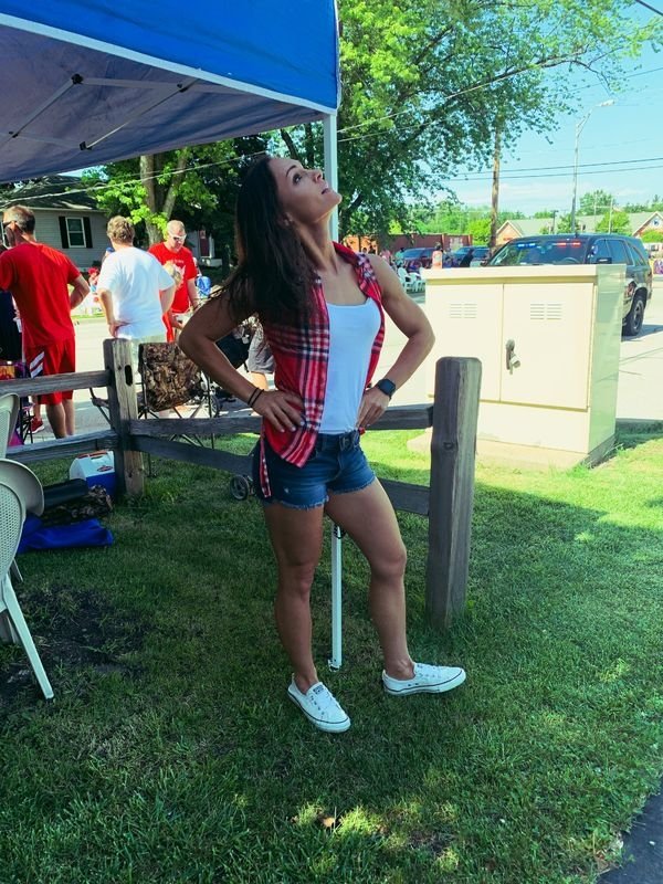 Girls In Short Shorts (43 pics)