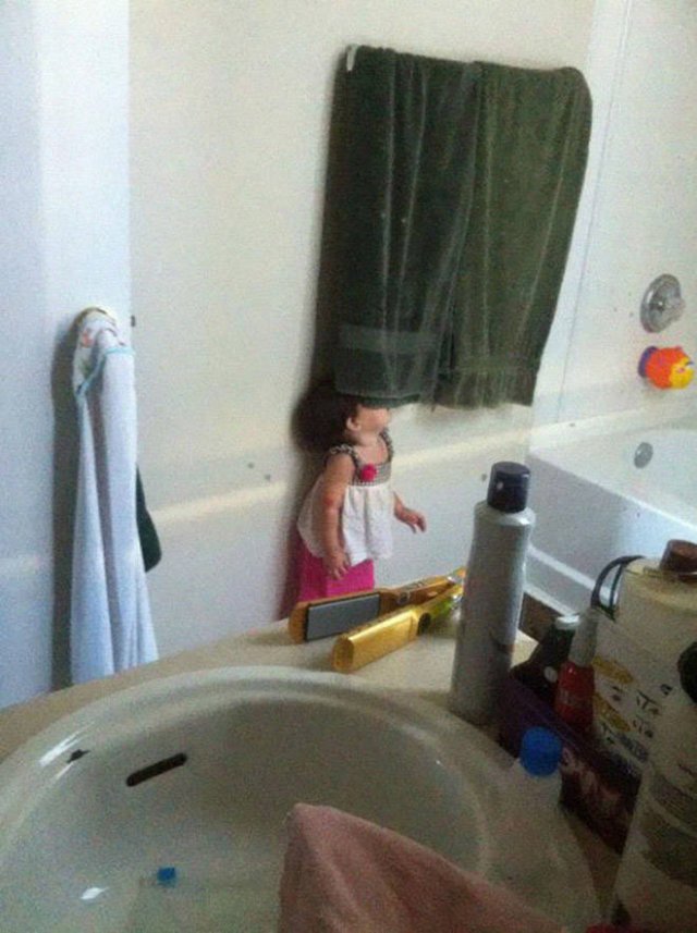 Kids Are Good At Hiding (22 pics)